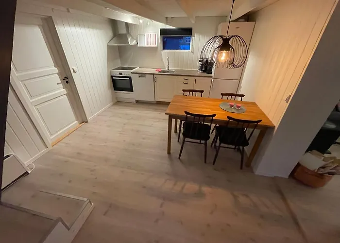 Lofoten_beach_eggum_cabin *